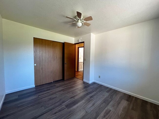 Building Photo - Move in special - $400 off first month's r...