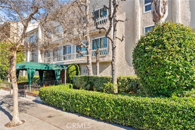 Building Photo - 5250 Zelzah Ave