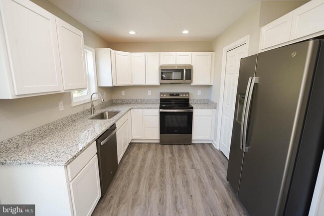 Building Photo - 621 Cedar St