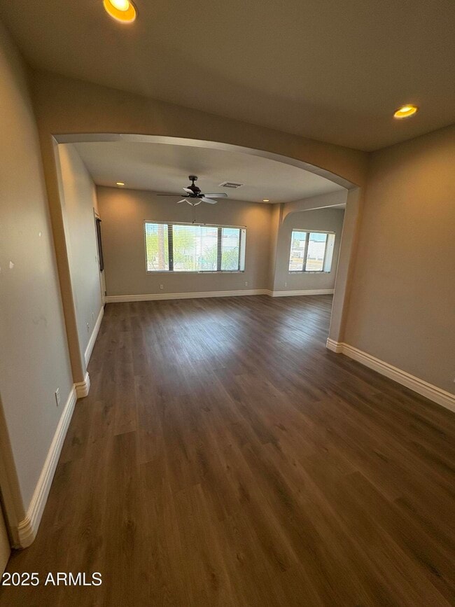 Building Photo - 545 E Willetta St