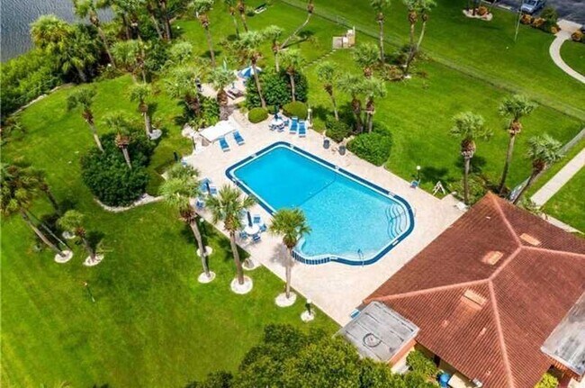 Building Photo - 10350 Imperial Point Dr W