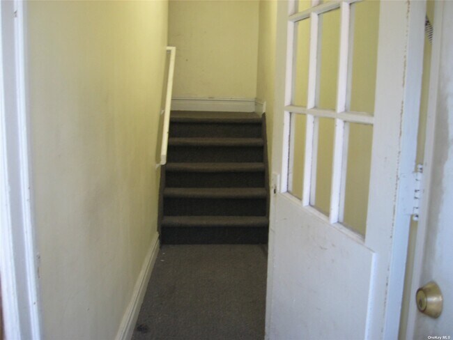 Building Photo - 266 Jericho Turnpike