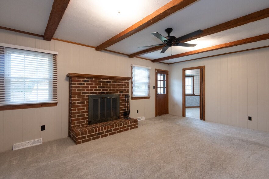 Building Photo - 561 Summit Ridge Dr