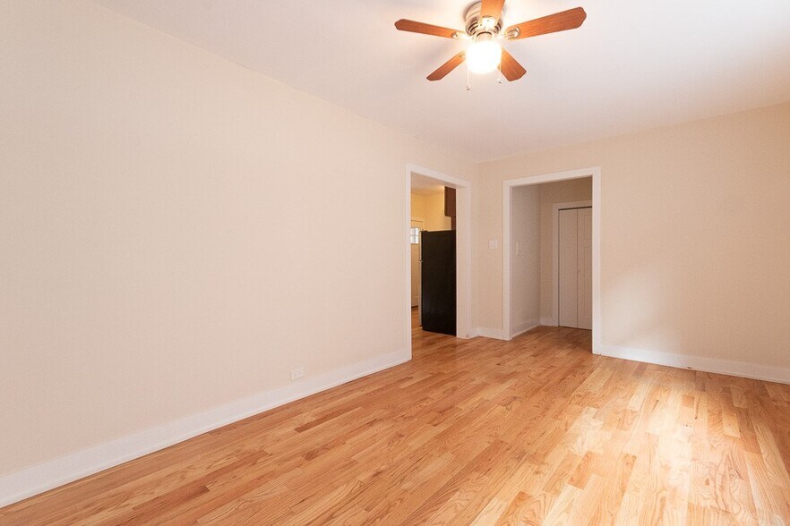 Building Photo - 3731 N Pine Grove Ave