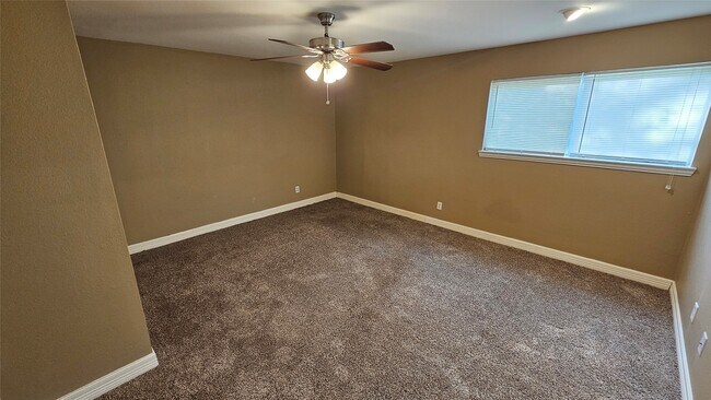 Building Photo - 14807 Spring Lake Dr