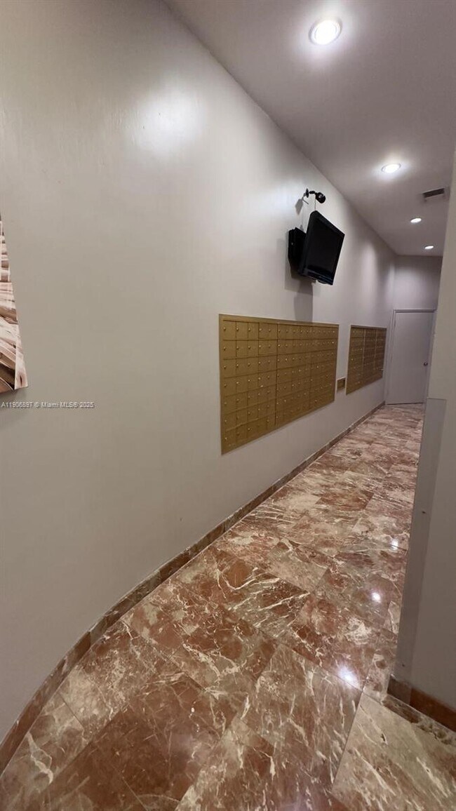 Building Photo - 3610 Yacht Club Dr