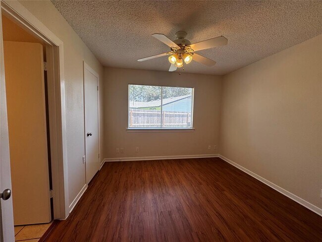 Building Photo - 5916 Cherry Loop