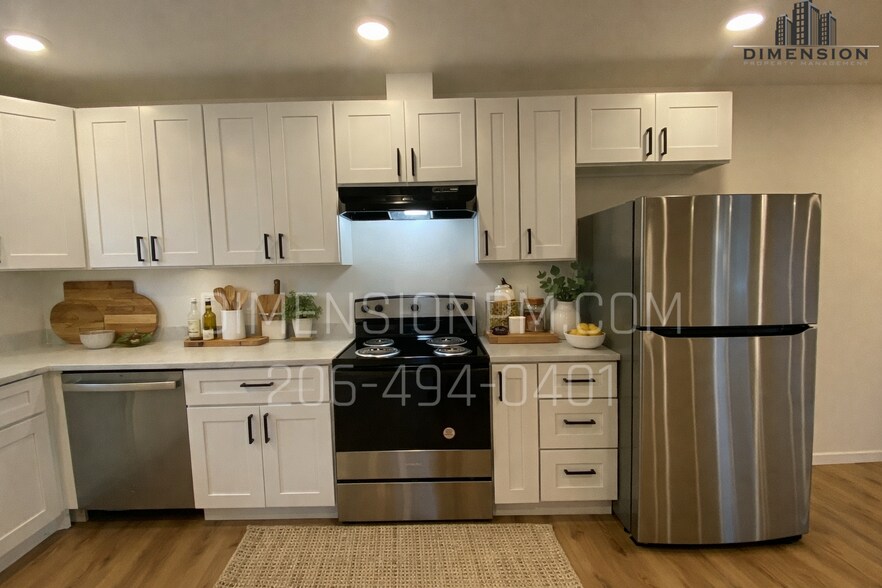 Building Photo - 1060 S 86th St