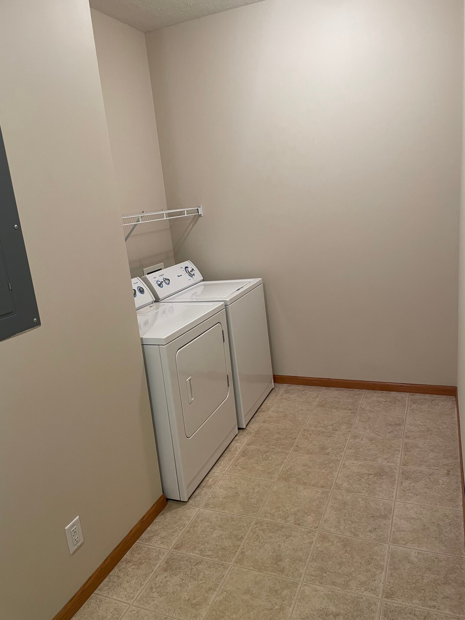 Building Photo - 5513 Sandhutton Ct