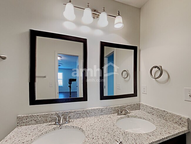 Building Photo - 2311 Foxy Dr