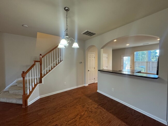 Building Photo - 2 Bedroom | 2.5 Bath Townhome in Greenbrie...