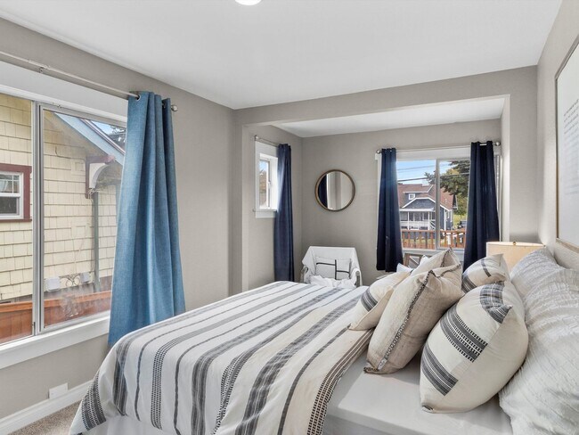 Building Photo - Charming Tacoma 2BR with Private Patio & RV Parking