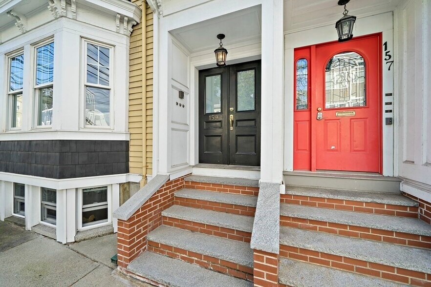 Building Photo - 159 W 7th St