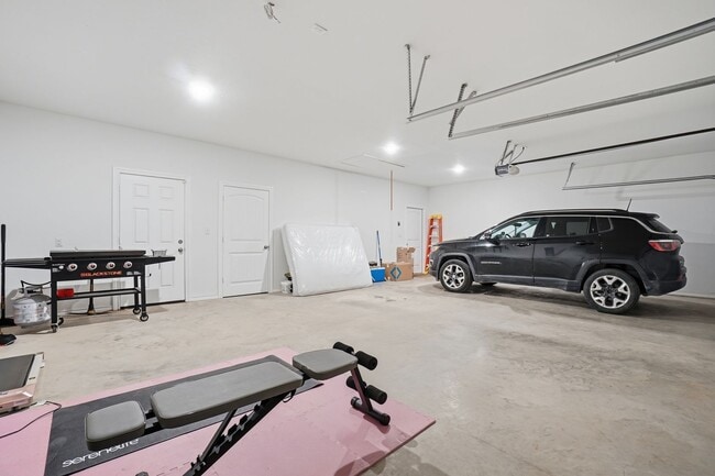 Building Photo - 4254 Mesa Dr