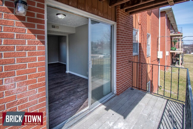 Building Photo - 505 Wilshire Dr