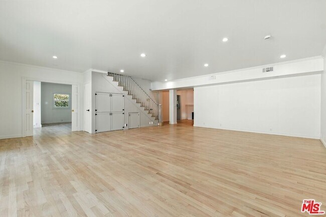 Building Photo - 4640 Laurelgrove Ave