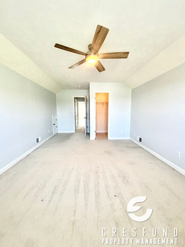 Building Photo - CHARMING 3 BEDROOM READY FOR MOVE IN TODAY!