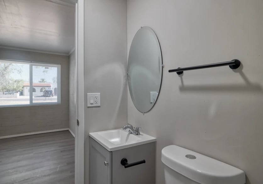 Building Photo - 1005 N Center Ave