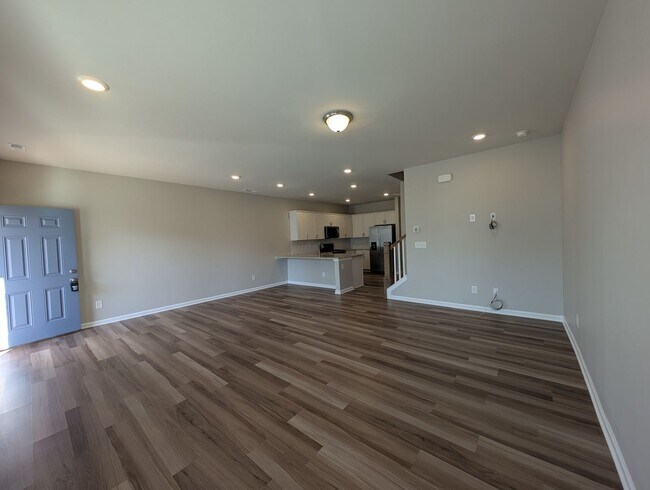 Building Photo - Gorgeous 3 beds, 2.5 bath home located in Harmony at Matthews!