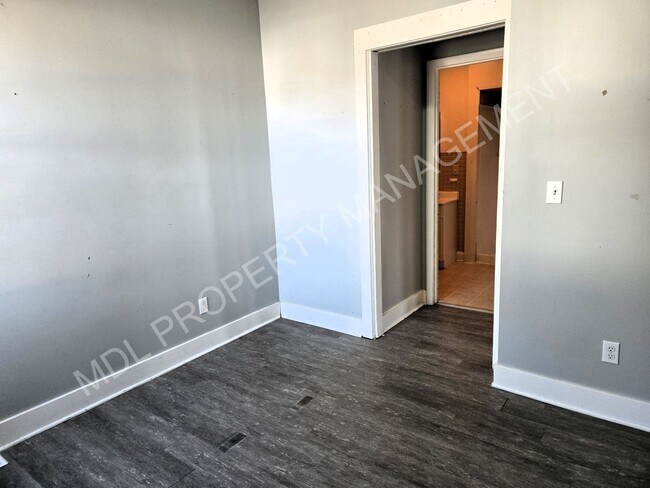 Building Photo - 121 N Granger St