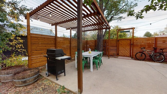 Gas grill and outdoor dining - 2304 Pine Street