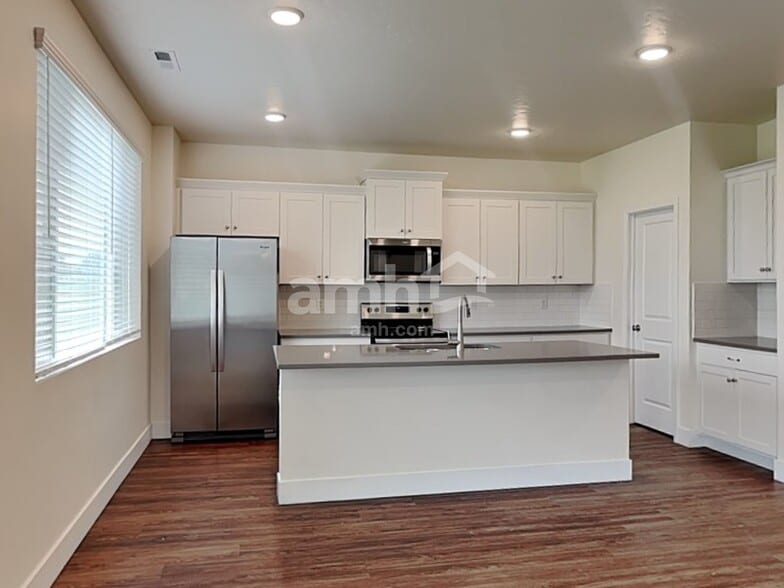 Building Photo - 9472 W Chino St