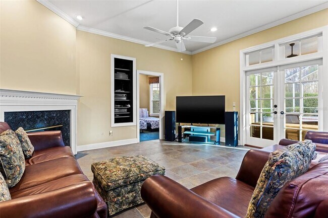 Building Photo - 6445 Renwick Cir