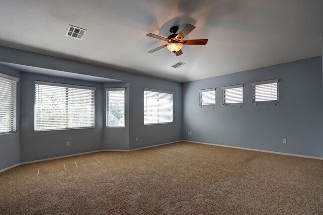 Building Photo - Wonderful 4 Bedroom Home!