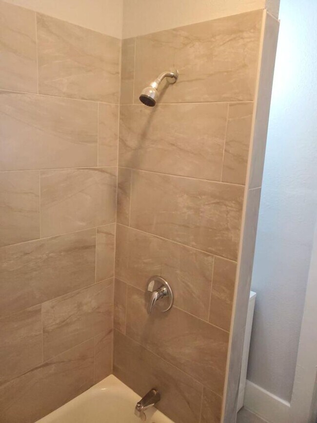 Building Photo - Fully Renovated 3/2 Single Family Ready for Move In!