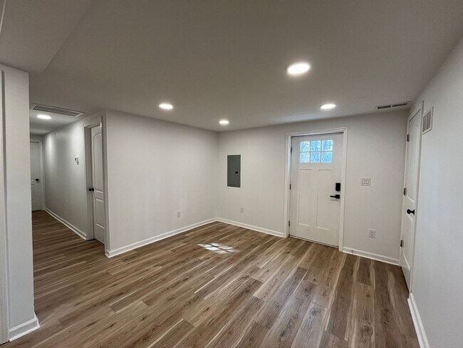 Building Photo - Modern 2BD, 2BA with 3rd Bonus Room Near Downtown Durham with Assigned Off-Street Parking and Bac...