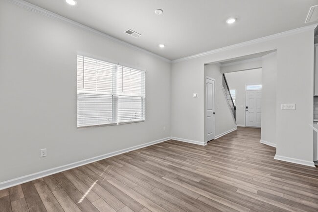 Building Photo - 1105 Red Wing Dr