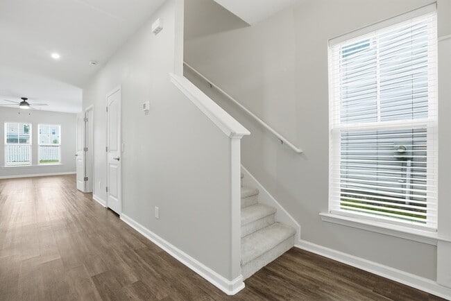 Building Photo - 75 Pomona Cir