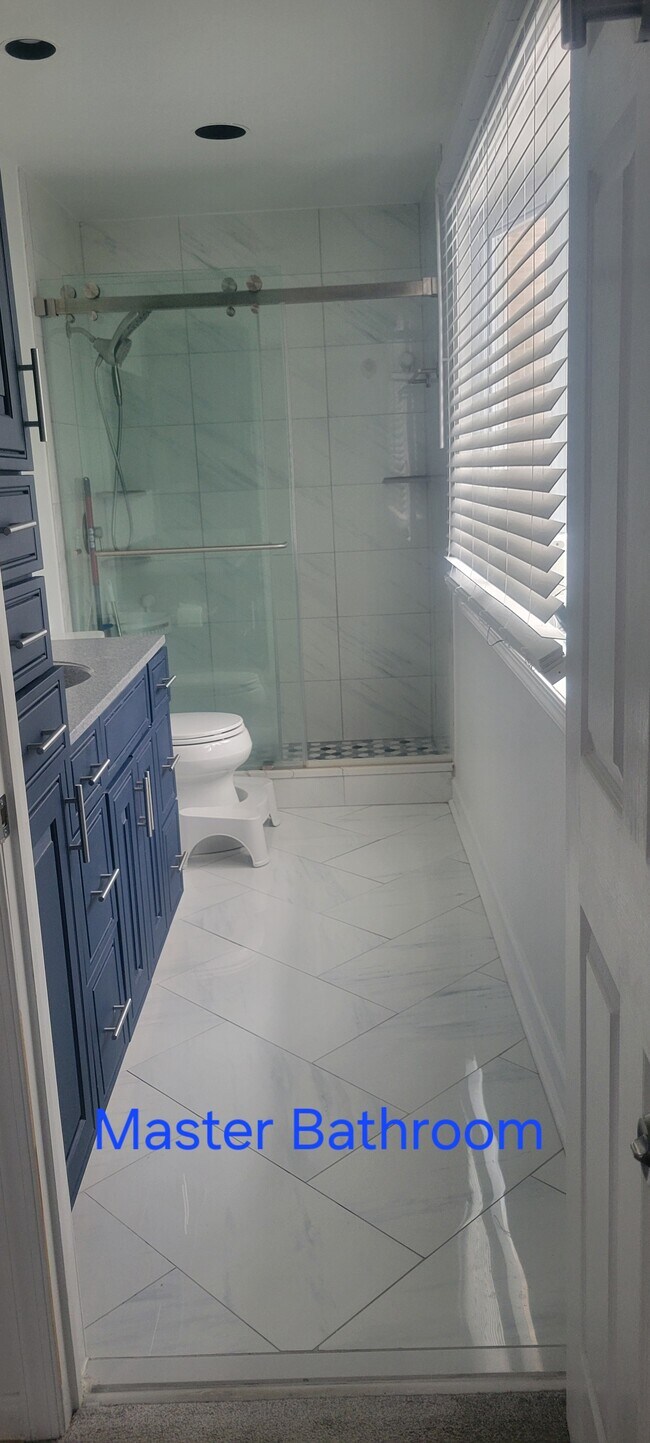 Building Photo - 2133 Hallmark Dr