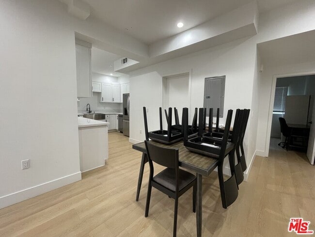 Building Photo - 1340 W 37th St