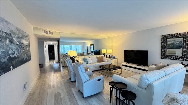 Building Photo - 5100 N Ocean Blvd