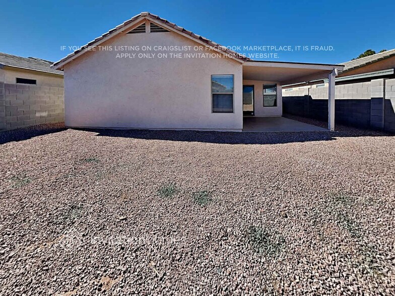 Building Photo - 10780 W Roanoke Ave