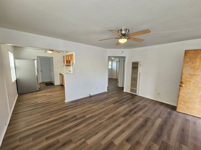 Building Photo - RETIREMENT COMMUNITY: Renovated Residence Hidden Gem 2 Bed/1 Bath - San Leandro