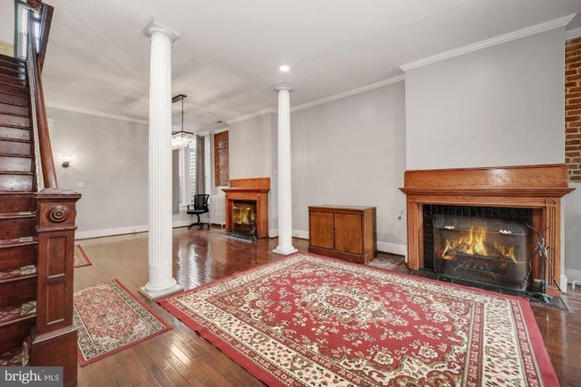 Building Photo - 633 8th St NE