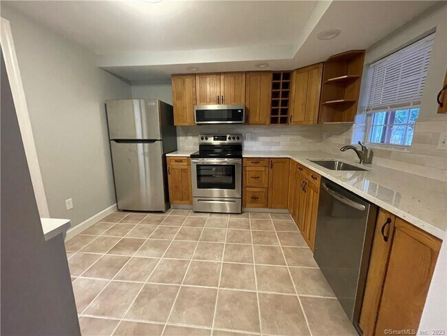 Building Photo - 324 Main St