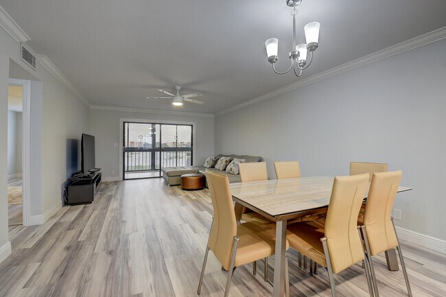 Building Photo - 7076 Huntington Ln