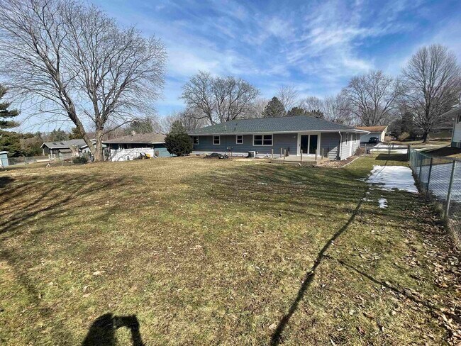 Building Photo - 2727 Florann Dr