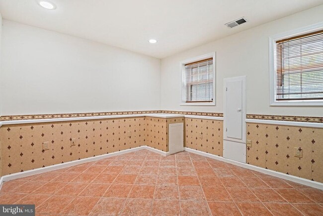 Building Photo - 2885 Kelly Square