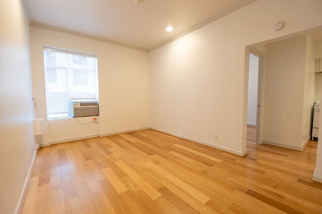 Primary Photo - Historic Charm and Modern Comfort in Downt...