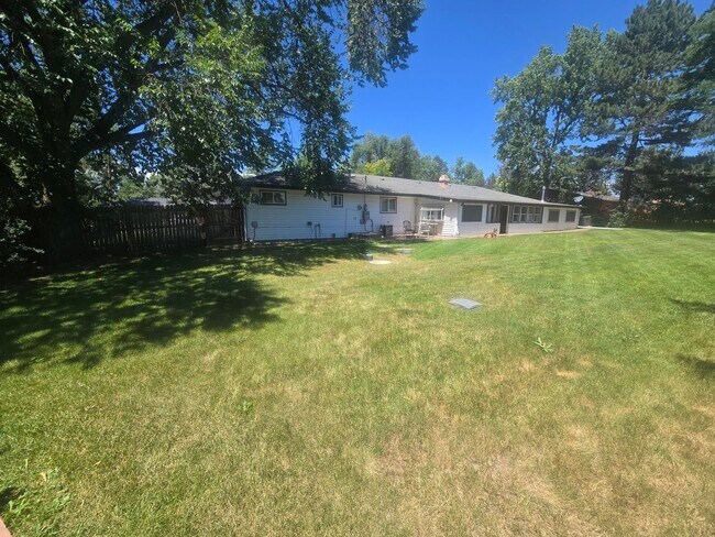 Building Photo - Rural 3 Bedroom Home in Fort Collins with Attached Garage and HUGE Yard Now Available! NO HOA!