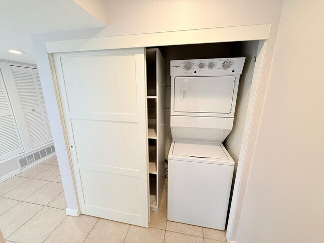 Building Photo - Beautifully Remodeled Condo in Saddlerock Estates