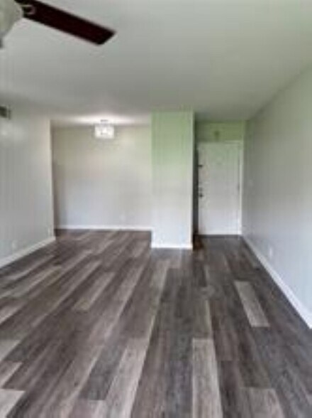 Building Photo - 9 NE 19th Ct