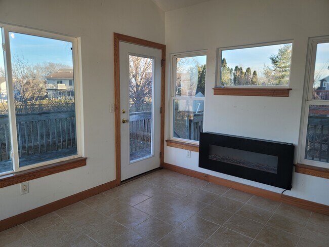 Sun Room with Wrap Around Deck - 1224 Jensen St