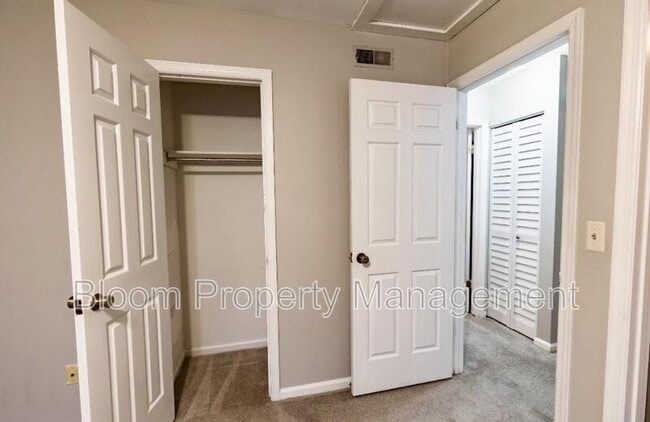 Building Photo - 579 Travelers Blvd