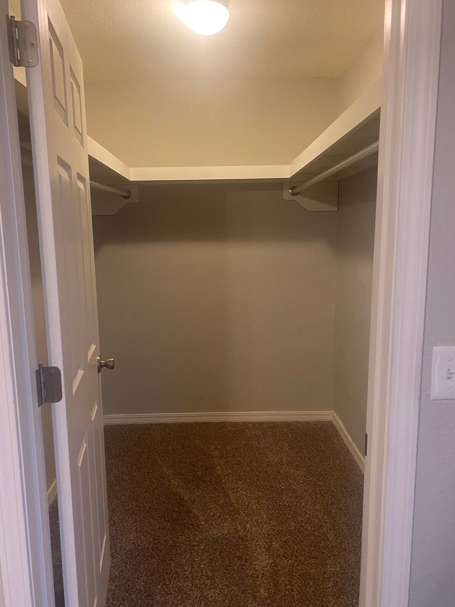 Building Photo - 826 Hardy Springs Cir