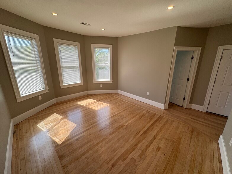 Building Photo - 31 Cameron Ave